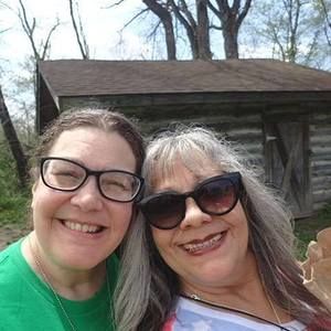 Meet your Posher, Gloria